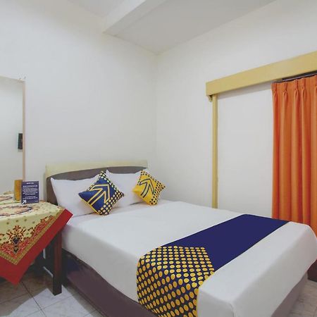 SPOT ON 3218 Bee Palm Family Syariah Hotel Malang Bagian luar foto