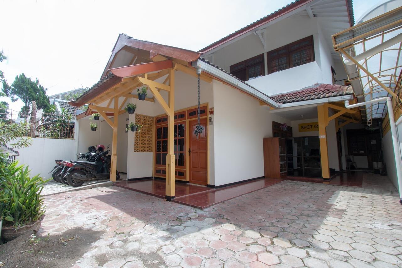 SPOT ON 3218 Bee Palm Family Syariah Hotel Malang Bagian luar foto