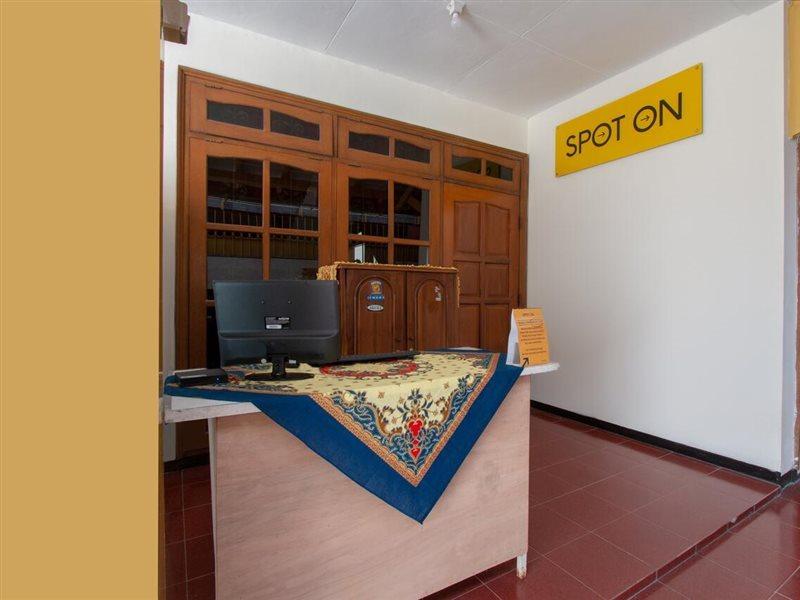 SPOT ON 3218 Bee Palm Family Syariah Hotel Malang Bagian luar foto