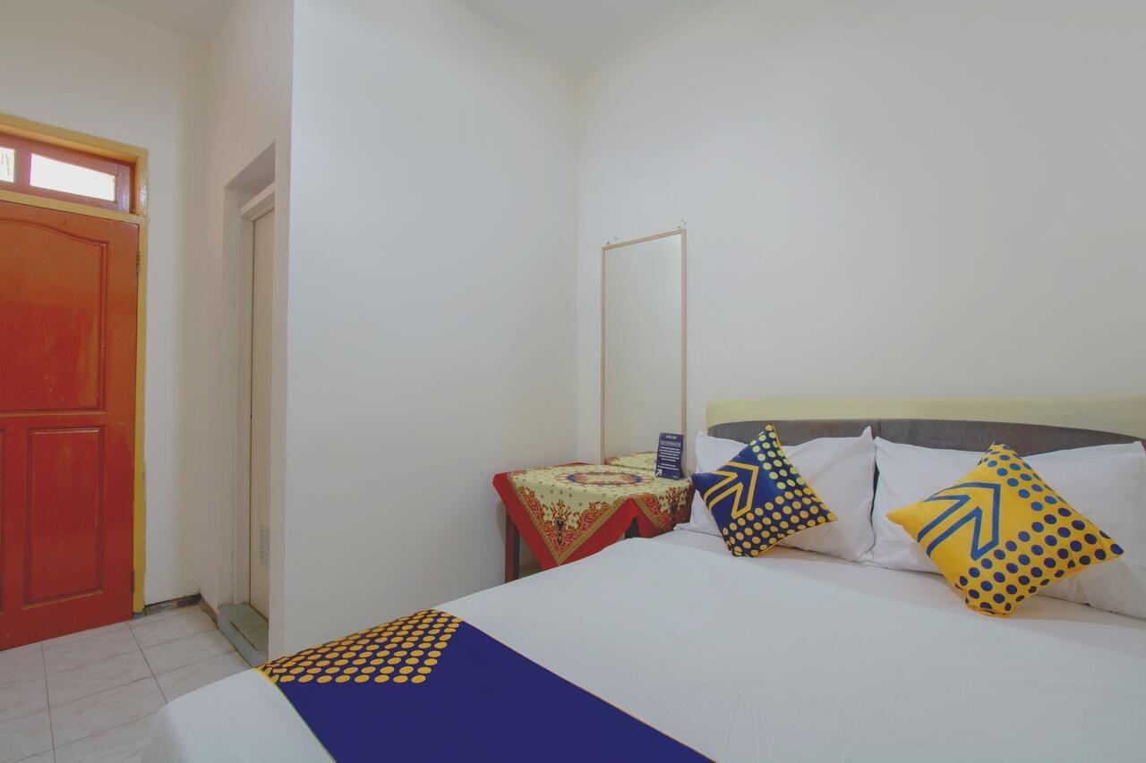 SPOT ON 3218 Bee Palm Family Syariah Hotel Malang Bagian luar foto