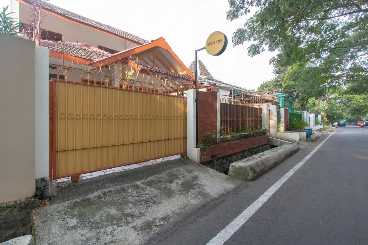 SPOT ON 3218 Bee Palm Family Syariah Hotel Malang Bagian luar foto