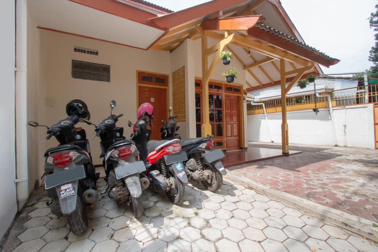 SPOT ON 3218 Bee Palm Family Syariah Hotel Malang Bagian luar foto