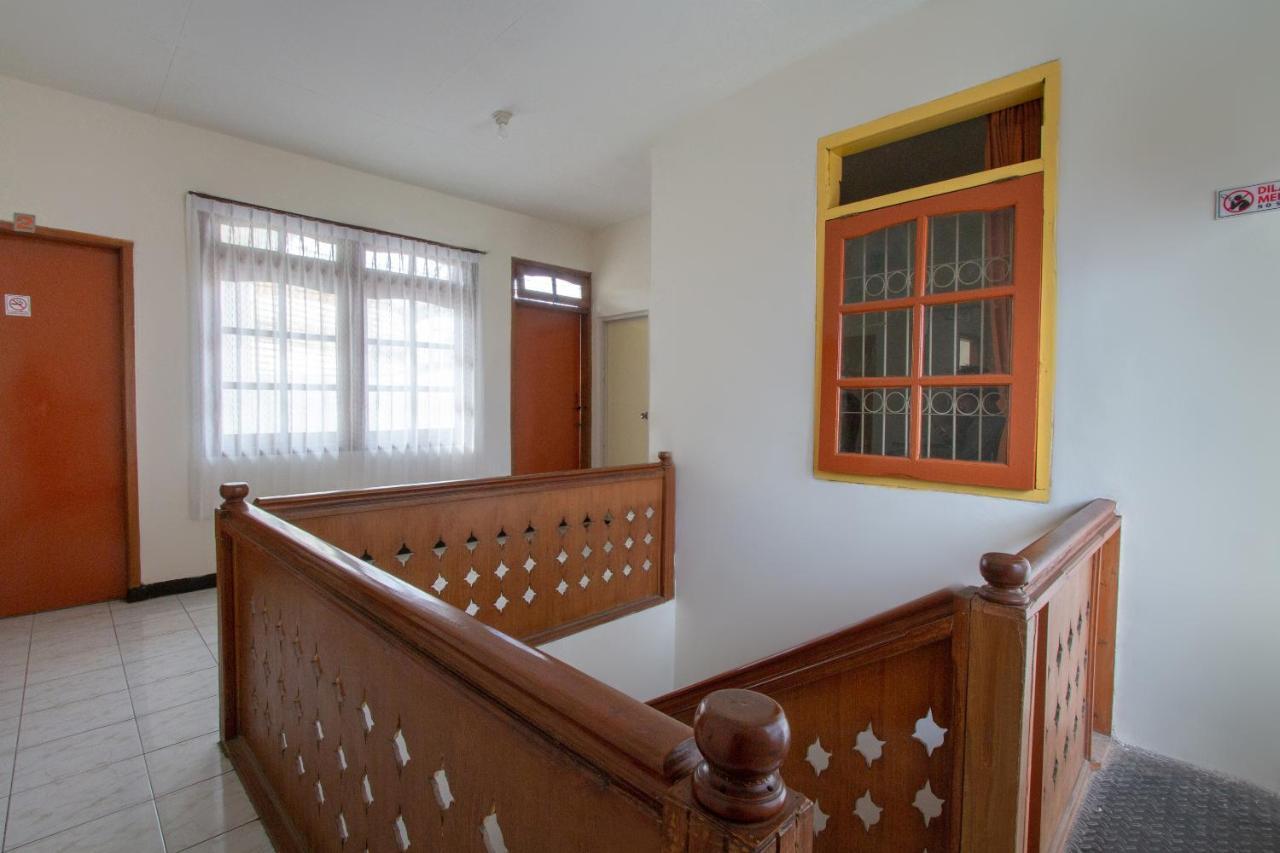 SPOT ON 3218 Bee Palm Family Syariah Hotel Malang Bagian luar foto