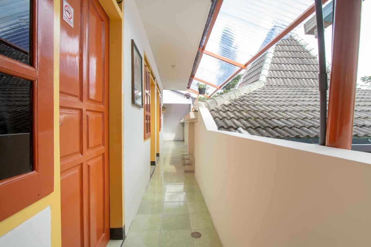 SPOT ON 3218 Bee Palm Family Syariah Hotel Malang Bagian luar foto